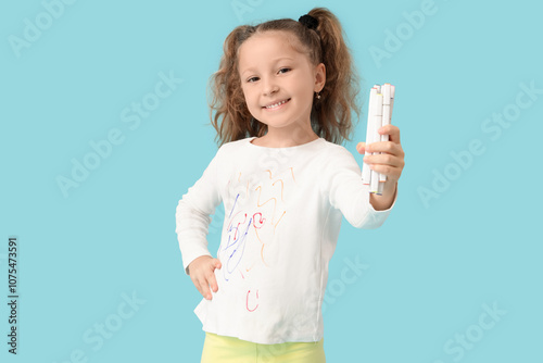 Cute little girl in dirty c...
