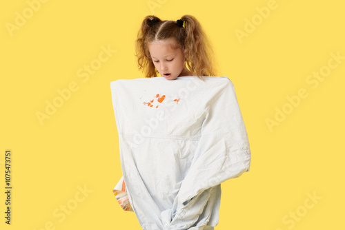 Shocked little girl with st...