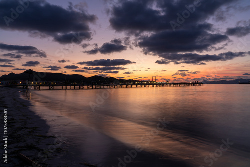 Wallpaper Mural Playa de Alcudia bei Sonnenaufgang Torontodigital.ca