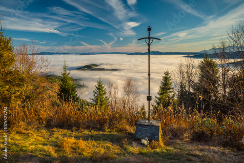 Zachód Słońca nad chmurami z Mogielicy 