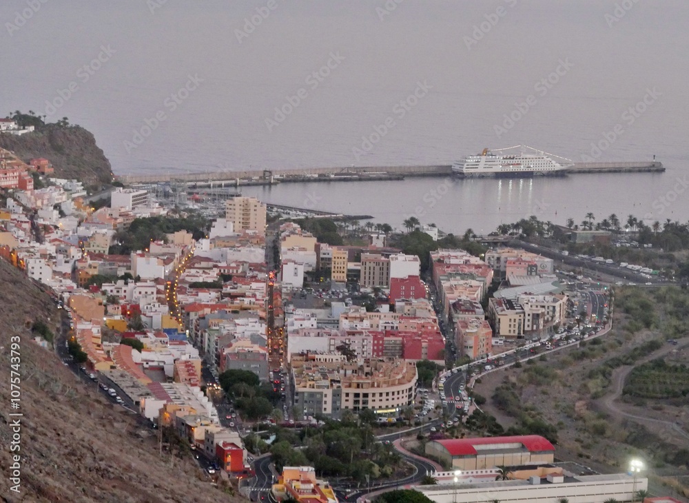 Fototapeta premium Blick von oben auf San Sebastián La Gomera