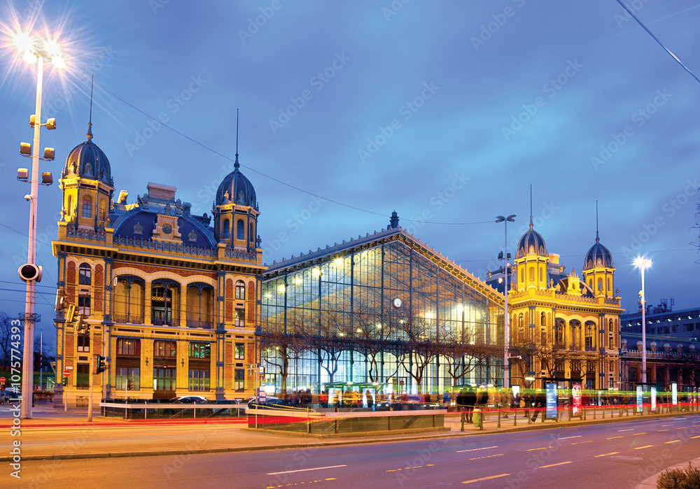 Fototapeta premium Nyugati railway station building