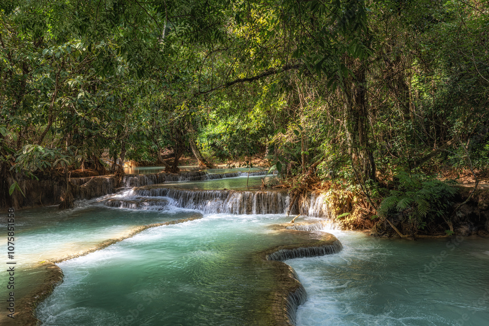 Naklejka premium Kuang Si Waterfalls Turquoise Water Pools