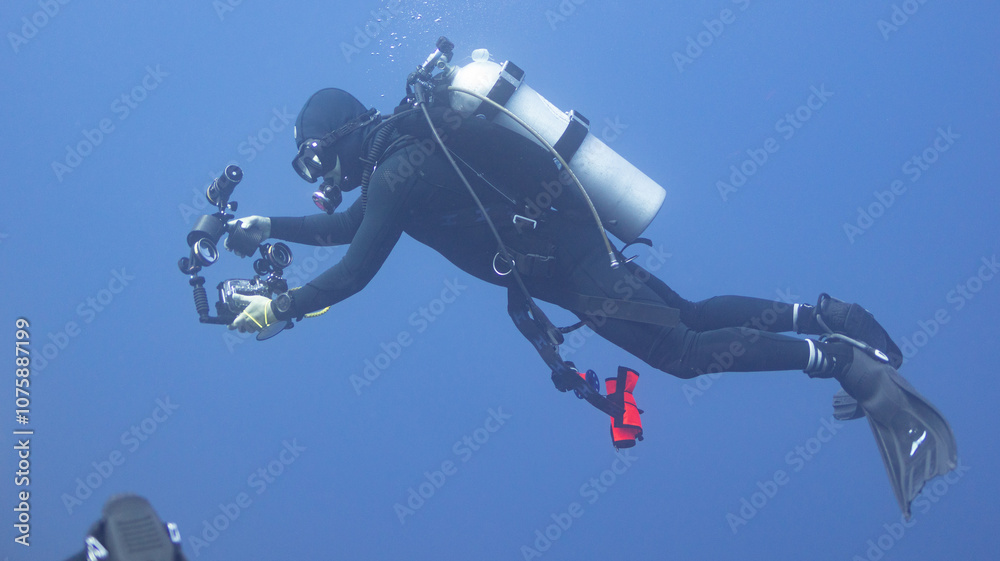 Naklejka premium scuba seeing 12