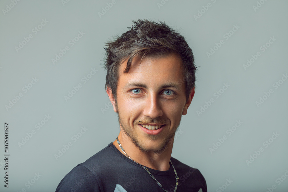 Obraz premium Young man ready and vital, attractive and proud