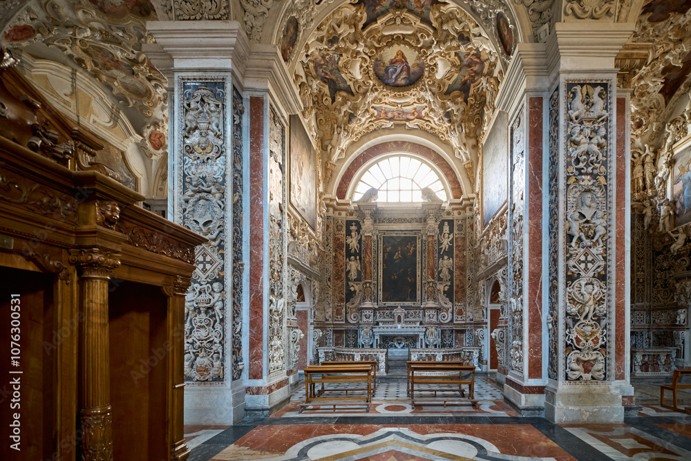 Obraz premium Side chapel of Chiesa del Gesù (Casa Professa, Saint Mary of Jesus), baroque and mannerist styled church in Palermo, Italy 