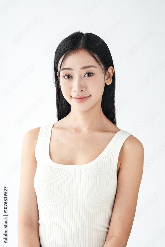 自然光で撮影をした若い女性のナチュラルなポートレート 自然光で撮影をした若い女性のナチュラルなポートレート
