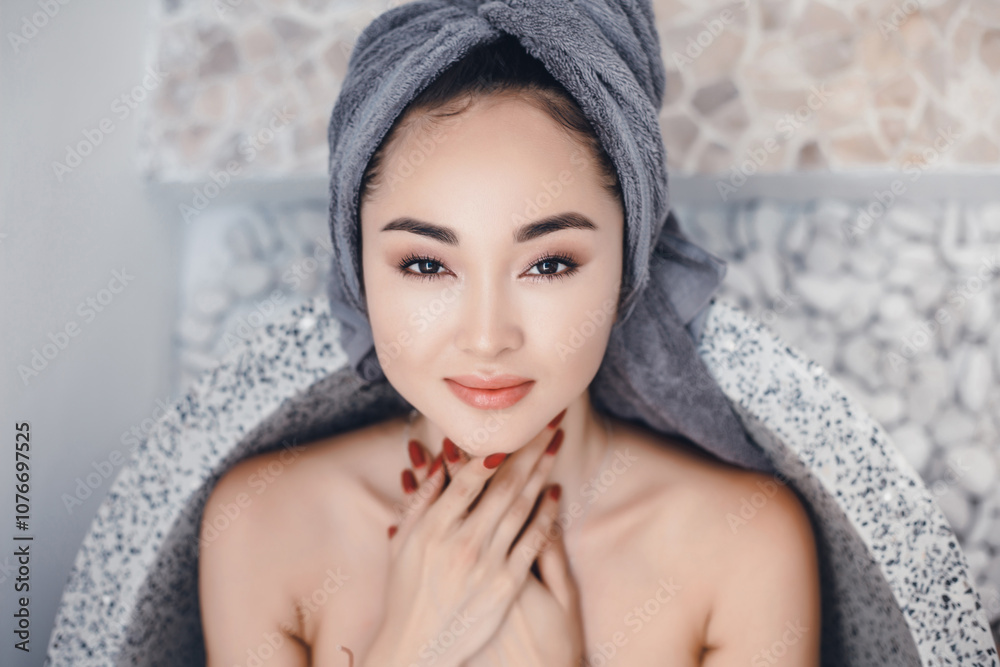 Obraz premium Emotional portrait of Fashion stylish portrait of pretty young hipster blonde woman,going crazy,elegant black hat,soft colors,cool crazy girl.Red urban wall background.surprised girl close up, sunset