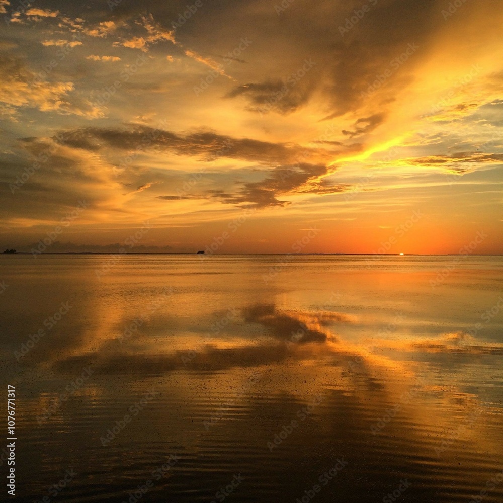 Obraz premium sunset over the sea