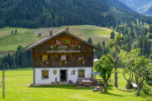 Malerische und touristische Bauwerke im Wallfahrtsort Maria Luggau, Kärnten Österreich photo