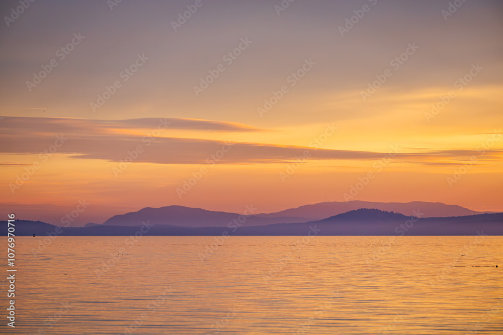 Fototapeta premium Serene Sunrise Over Victoria, Vancouver Island, BC, Canada