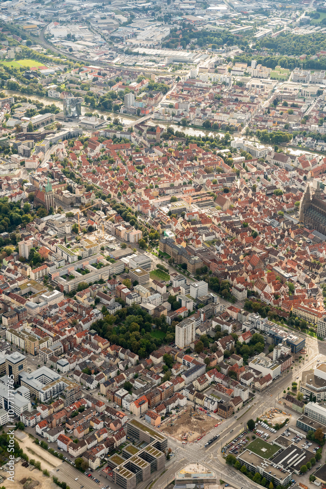 Obraz premium Ulm City center in Germany seen from a small plane
