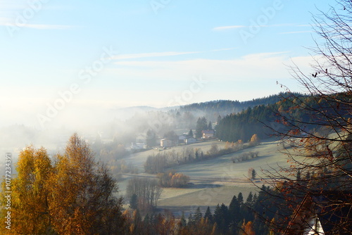 Nebelschwaden durchzieh steirisch Tauchen in den Morgenstunden  photo