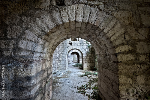 Obraz na płótnie Tagliata della Scala: interior of the 19th-century fortress with vaulted portals between artillery casemates. Primolano, Valbrenta, Veneto, Italy. w salonie