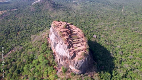 Le rocher du Lion vu du ciel, site archéologique de l'ancien royaume du Sri Lanka
