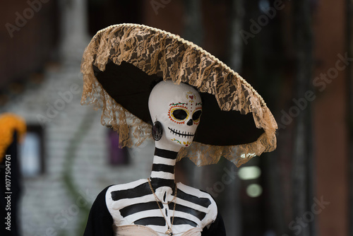 Calavera con sombrero del día de muertos. 