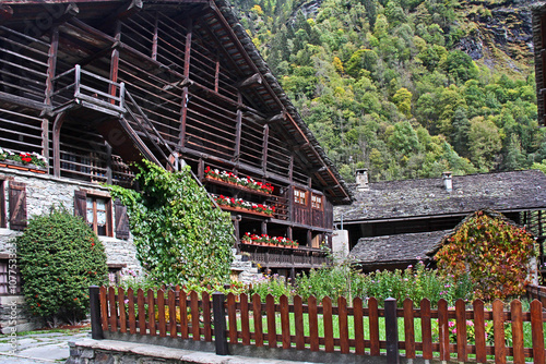 grande casa in stile Walser ad Alagna (Valsesia) photo