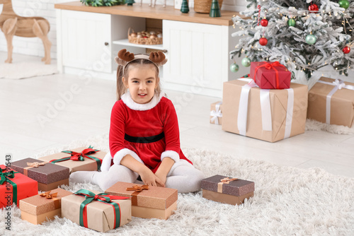 Cute little girl in Santa c...