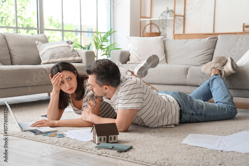 Stressed young couple calcu...