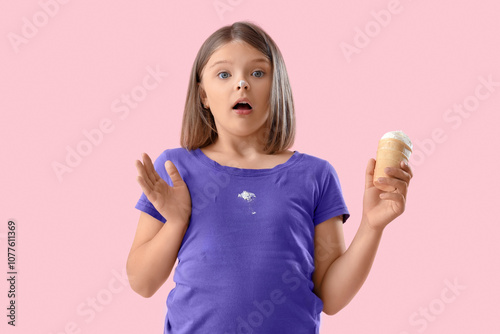 Shocked little girl with ic...
