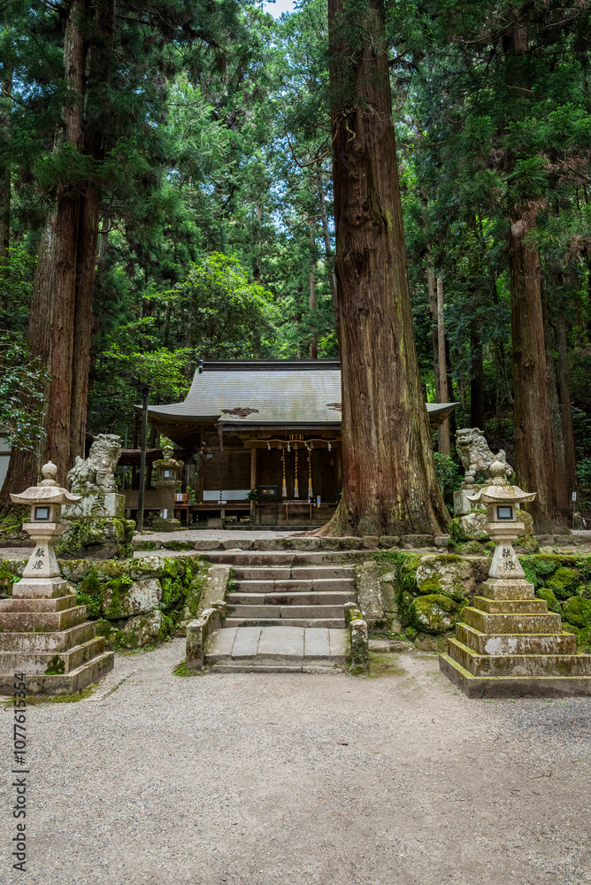 龍穴神社拝殿　奈良県宇陀市室生
