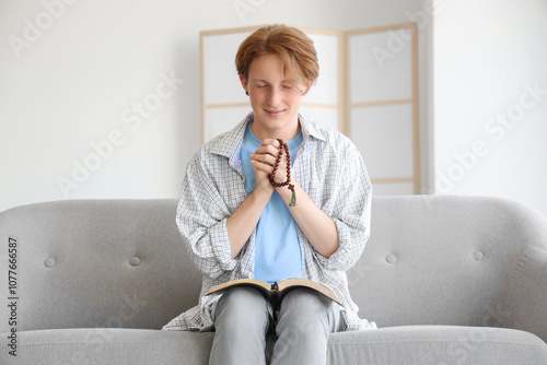 Teenage boy with prayer bea...
