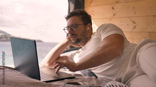 Working while traveling vanlife meets professional life