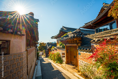 Fotografie Bukchon Hanok Village, a tourist attraction and historical site, is a beautiful old village located in the heart of Seoul, South Korea