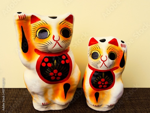 Obraz na płótnie Maneki-neko, common Japanese figurine, bring good luck to the owner