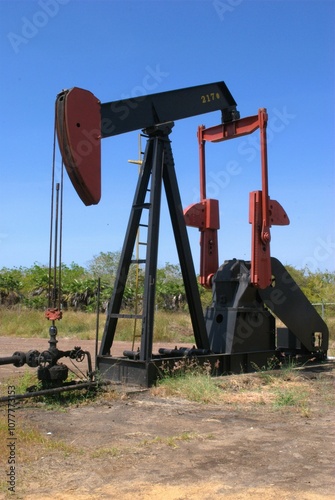 La industria petrolera es la mayor actividad en el estado Zulia,depositos,balancines,torres etc.