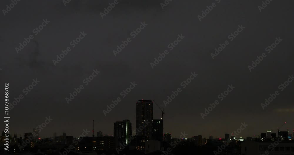 タイムラプスで撮影した夕方の名古屋上空の雨雲の風景 タイムラプスで撮影した夕方の名古屋上空の雨雲の風景