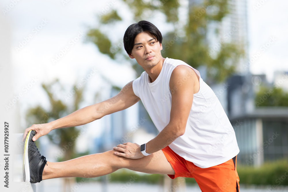 準備運動をする男性 準備運動をする男性
