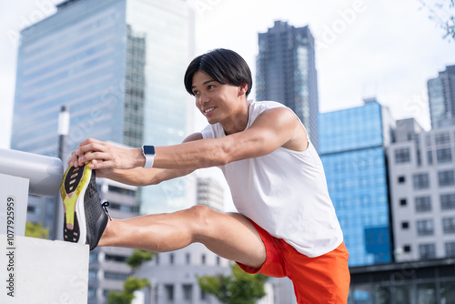 準備運動をする男性 photo