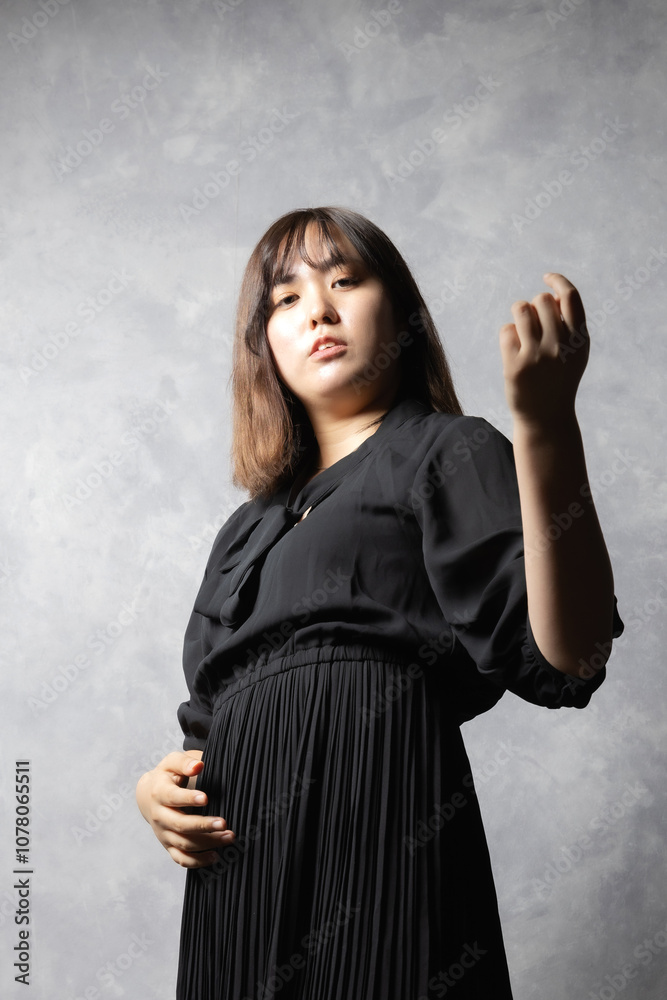 黒い服の日本人女性 黒い服の日本人女性