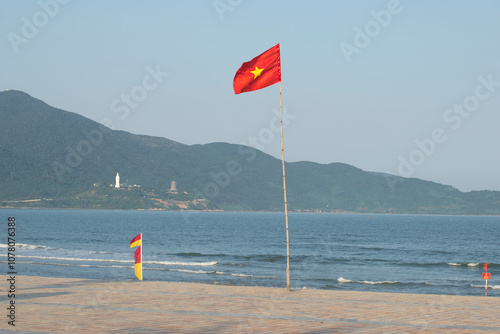 Canvas Print Vietnamese flag over the beach of My Khe. Da Nang, Vietnam
