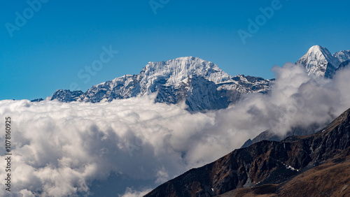 Grandiose Berglandschaft im Himalaya auf dem Everest-Base-Camp-Trek in Nepal