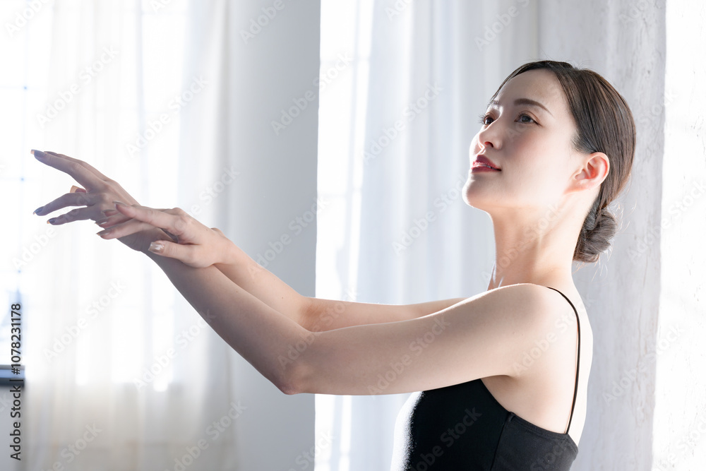 バレエのような逆光の影が綺麗で美しい美容やビューティーイメージのクローズアップ バレエのような逆光の影が綺麗で美しい美容やビューティーイメージのクローズアップ