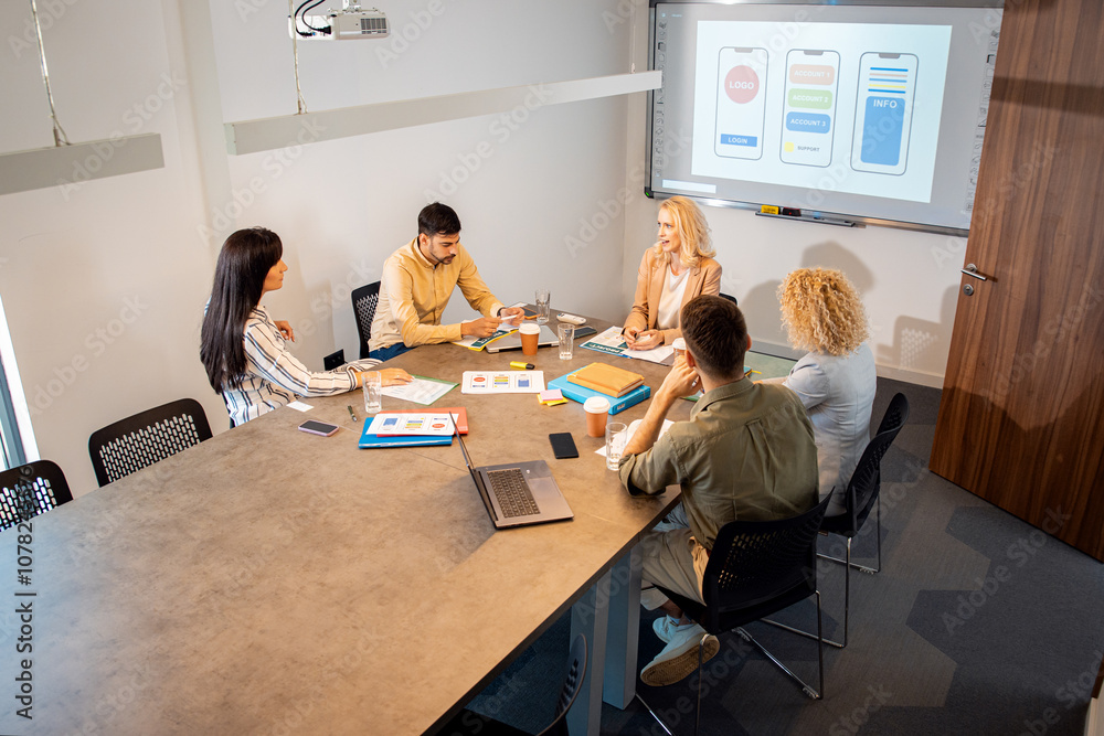 Obraz premium Group of business people working while sitting in a meeting room.