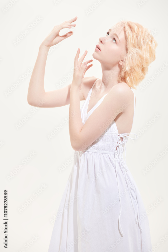 Naklejka premium gentle blonde girl