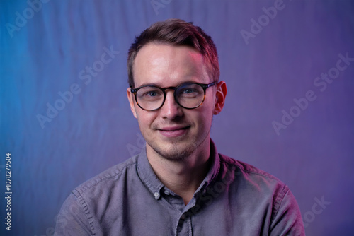 employee portrait gradient background