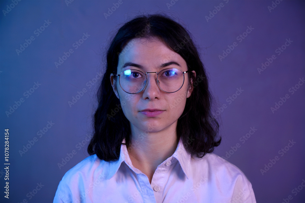 Fototapeta premium employee portrait gradient background