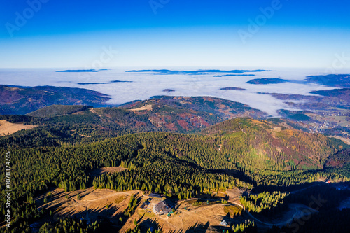 Obraz na płótnie Góry jesienią w Polsce, Beskid Żywiecki, panorama z lotu ptaka z Pilska. w salonie