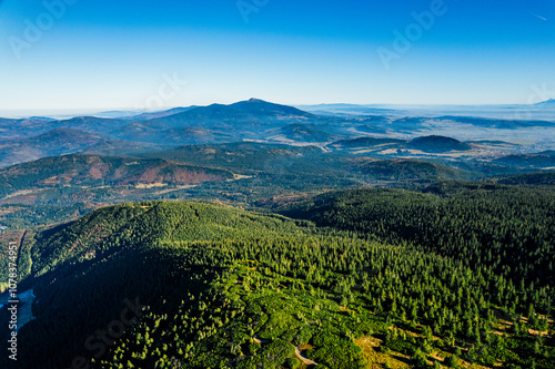 Obraz na płótnie Góry jesienią w Polsce, Beskid Żywiecki, panorama z lotu ptaka z Pilska. w salonie