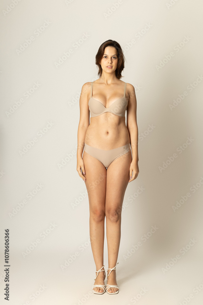 Fototapeta premium Confident Studio Portrait of a Stylish Woman Model – Professional Fashion Shoot with Natural Poses, Expressive Look, Clean Background – Diversity, Beauty, Elegance, Authentic Presence