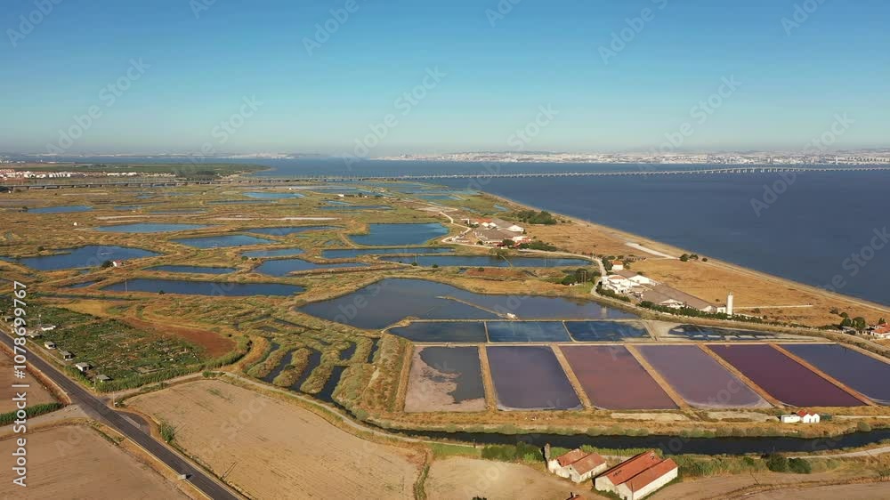 Vista A rea Deslumbrante Das Salinas De Alcochete Capturada Por Drone vista-a-rea-deslumbrante-das-salinas-de-alcochete-capturada-por-drone