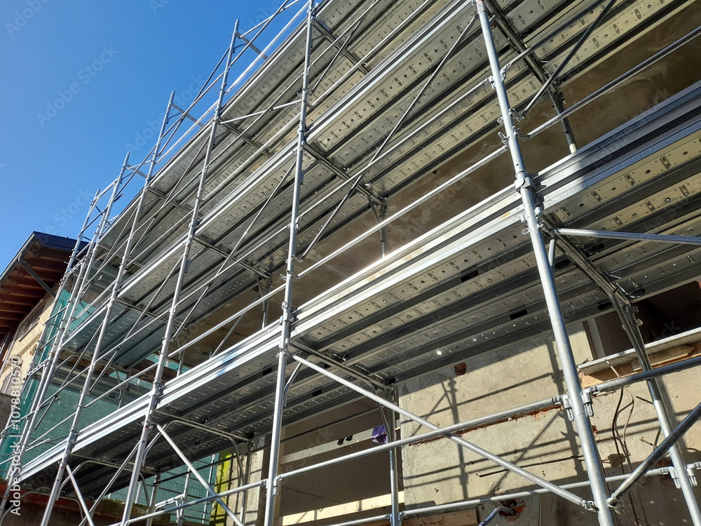 Lavori in corso nel cantiere edile - costruire Lavori in corso nel cantiere edile - costruire
