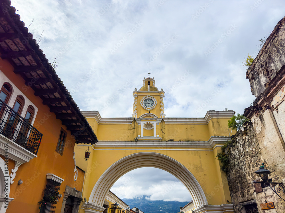 Obraz premium Close up view of the beautiful Arch of Santa Catalina in Antigua Guatemala