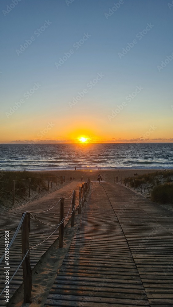 Coucher de soleil sur l'océan Atlantique (Presqu'île du Cap Ferret) Coucher de soleil sur l'océan Atlantique (Presqu'île du Cap Ferret)