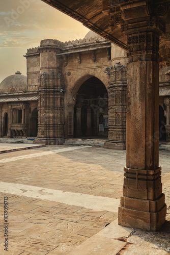 Bai Harir Sultani Mosque, during the evening.