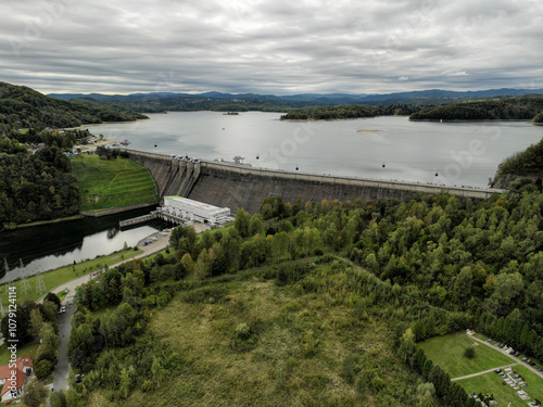 Fototapeta Naklejka Na Ścianę i Meble -  View from a drone of Lake Solina and the surrounding area.